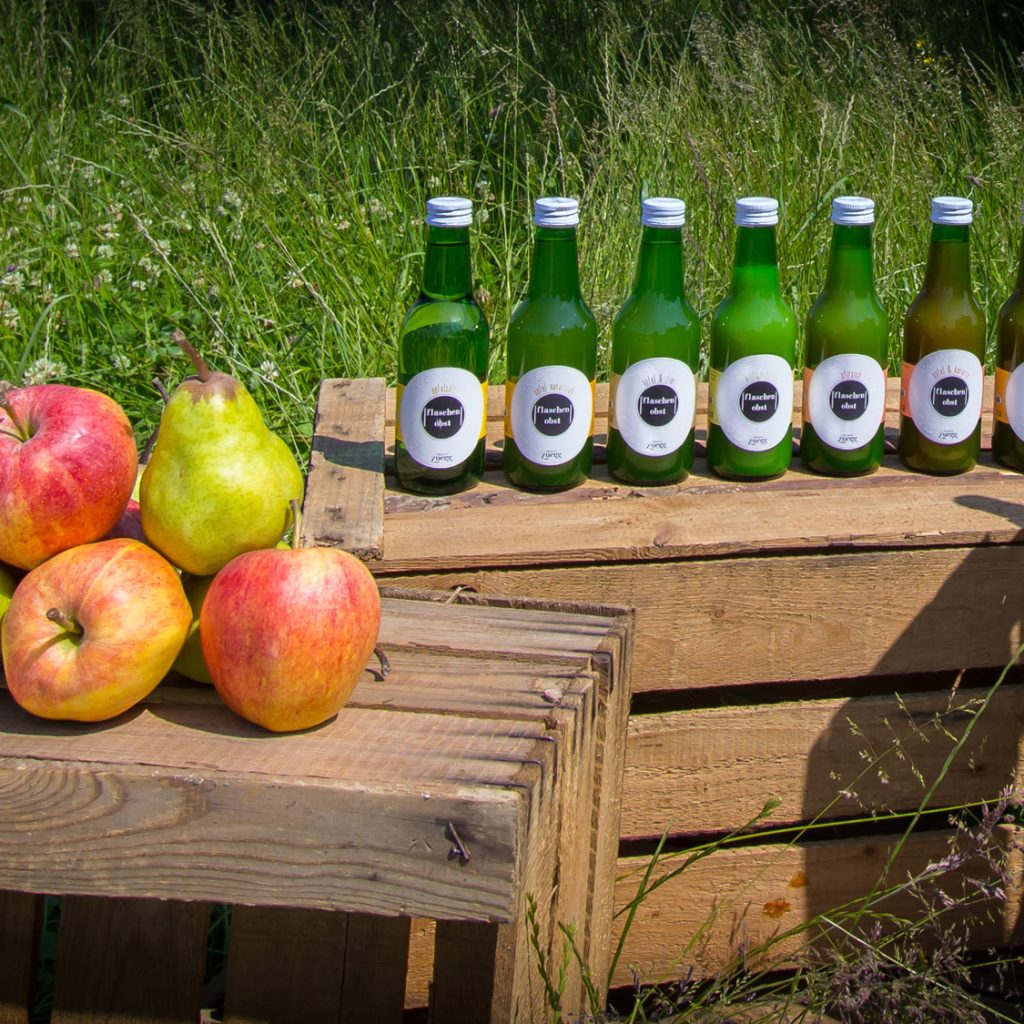 7 Flaschenobst Auf Der Wiese
